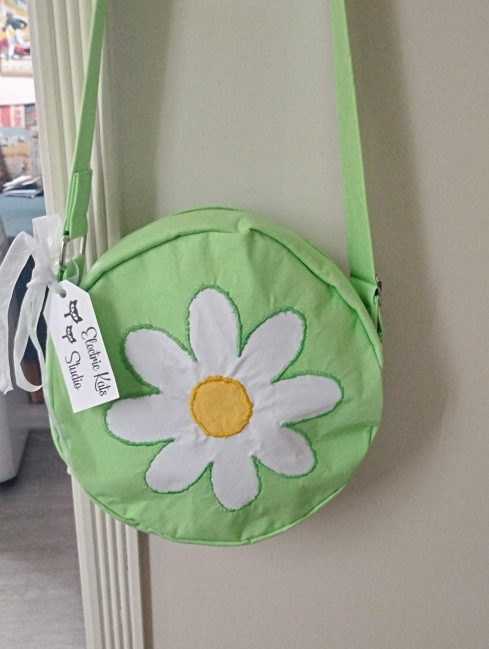 Green Daisy Round Crossbody Bag